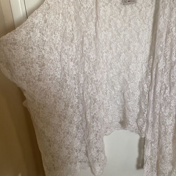 white lace overlay shall/camono- Size Large - Picture 6 of 6